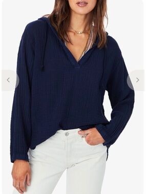 XIRENA Owen top in Chelsea Gauze M